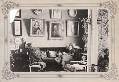 Часть гостиной комнаты в доме Евдокии Петровны Кузнецовой