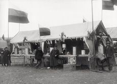 Торговый ряд молочного хозяйства. Г. Минусинск, 1916 год.
