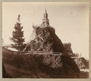 Вершина г. Благодать с часовней и памятником. 1909