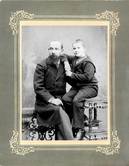 Купец Иван Павлович Попов с сыном