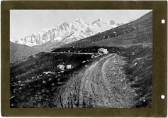 Военно-Осетинская дорога. Вид на Згильский хребет, дорога на Мамисонский перевал.