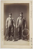 Рыбаки в костюмах из тюленей кожи.