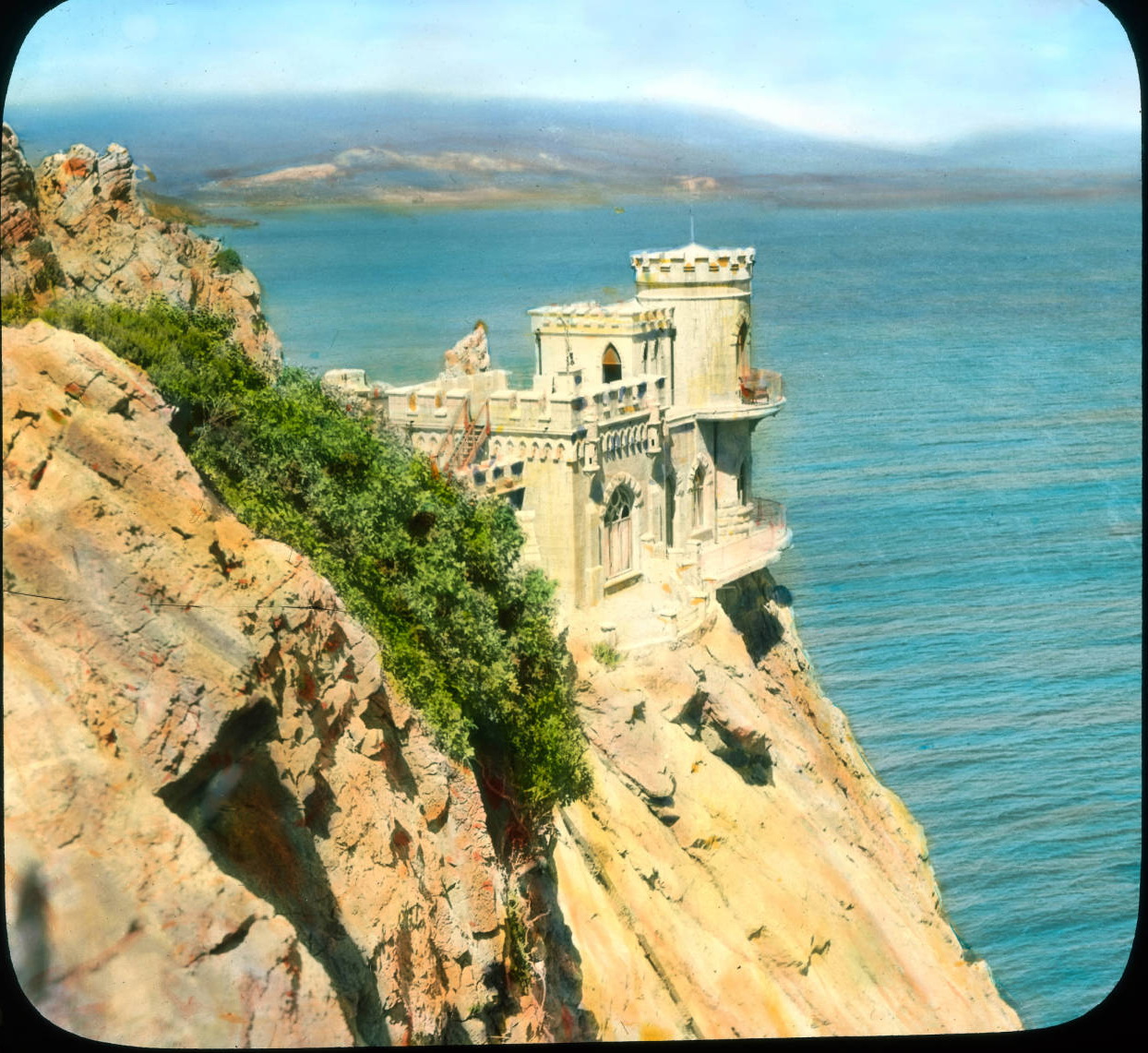 Взятие ласточкино. Замок Ласточкино гнездо. Ласточкино гнездо 1912. Ялта замок Ласточкино гнездо. Ласточкино гнездо в Крыму 1904.