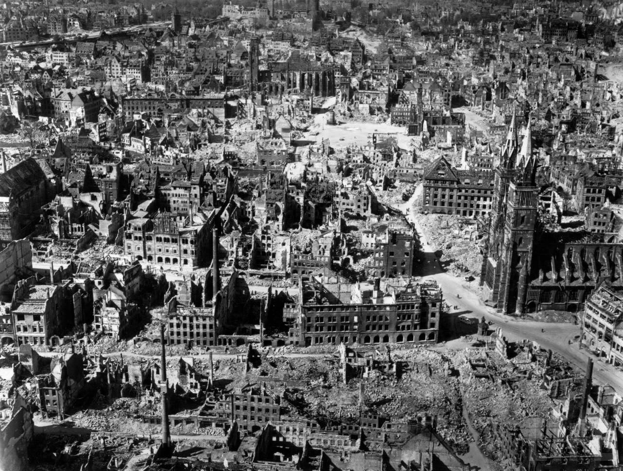 После второй мировой вошла в. Нюрнберг после войны. Дрезден бомбардировка 1945. Бомбардировка Мюнхена 1945.
