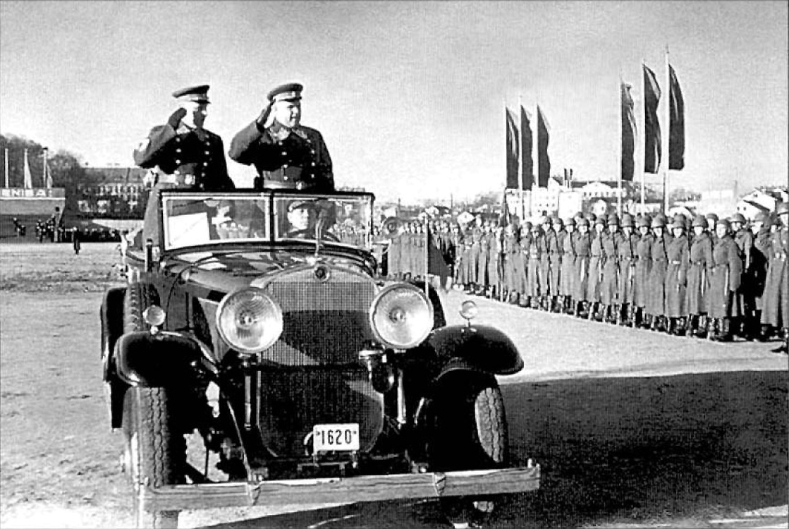 В 1940 г в ссср входило. Советская армия в Вильнюсе 1940. РККА накануне Великой Отечественной войны. Советские войска в Риге 1940. Армия СССР 1939.