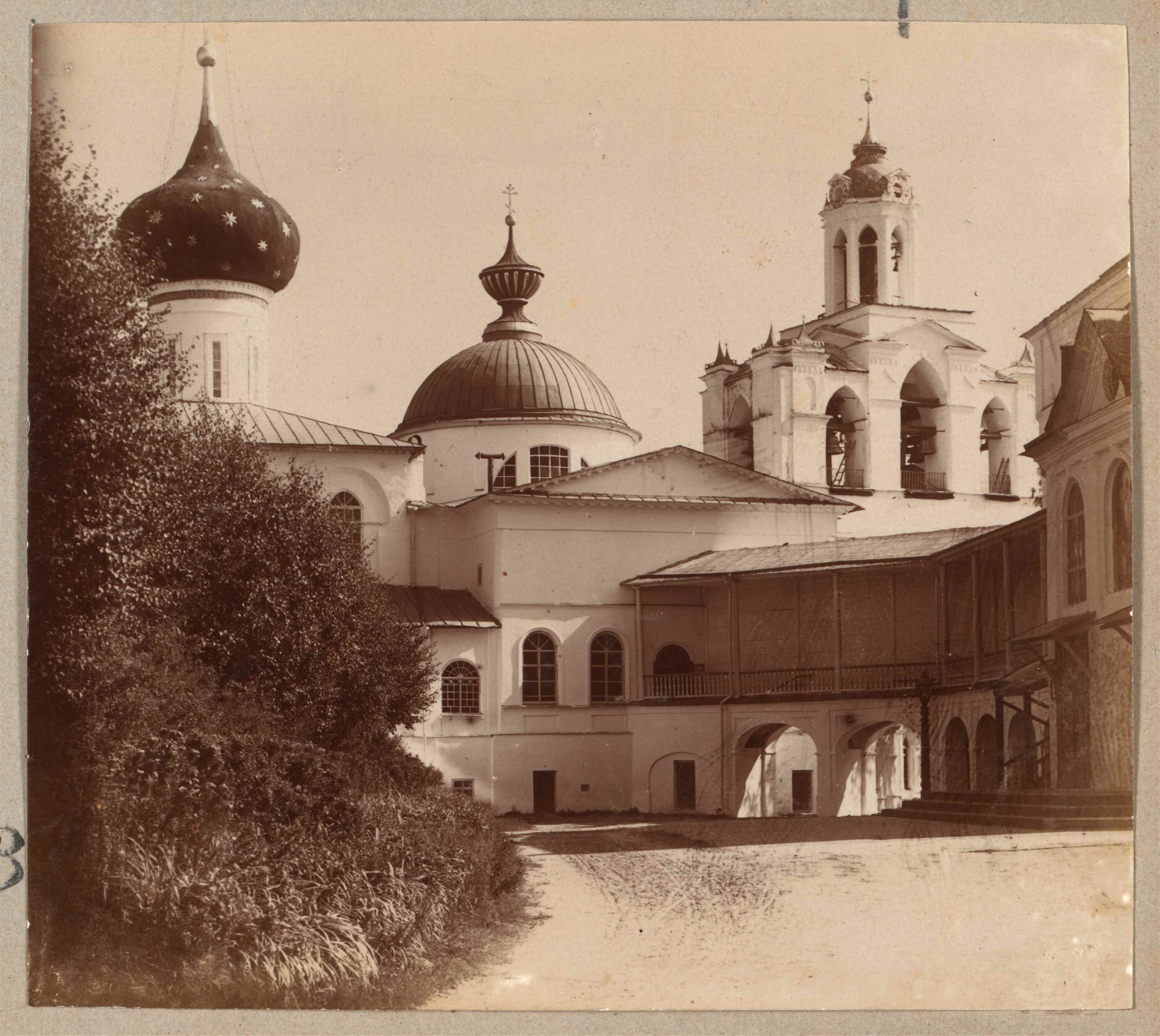 Старые фото монастырей. Спасо-Преображенский мужской монастырь Ярославль. Спасо-Преображенский собор Ярославль. Спасо-Преображенский монастырь Ярославль внутри. Спасо-Преображенский монастырь Ярославль в 19 веке.