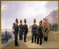 Моряки-гвардейцы на набережной Невы у Зимнего дворца.